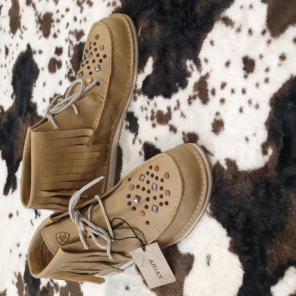 🩷🤎 NWT Ariat Women's leather Chukka Tan Fringe Shoe size 10 B Med 🩷🤎